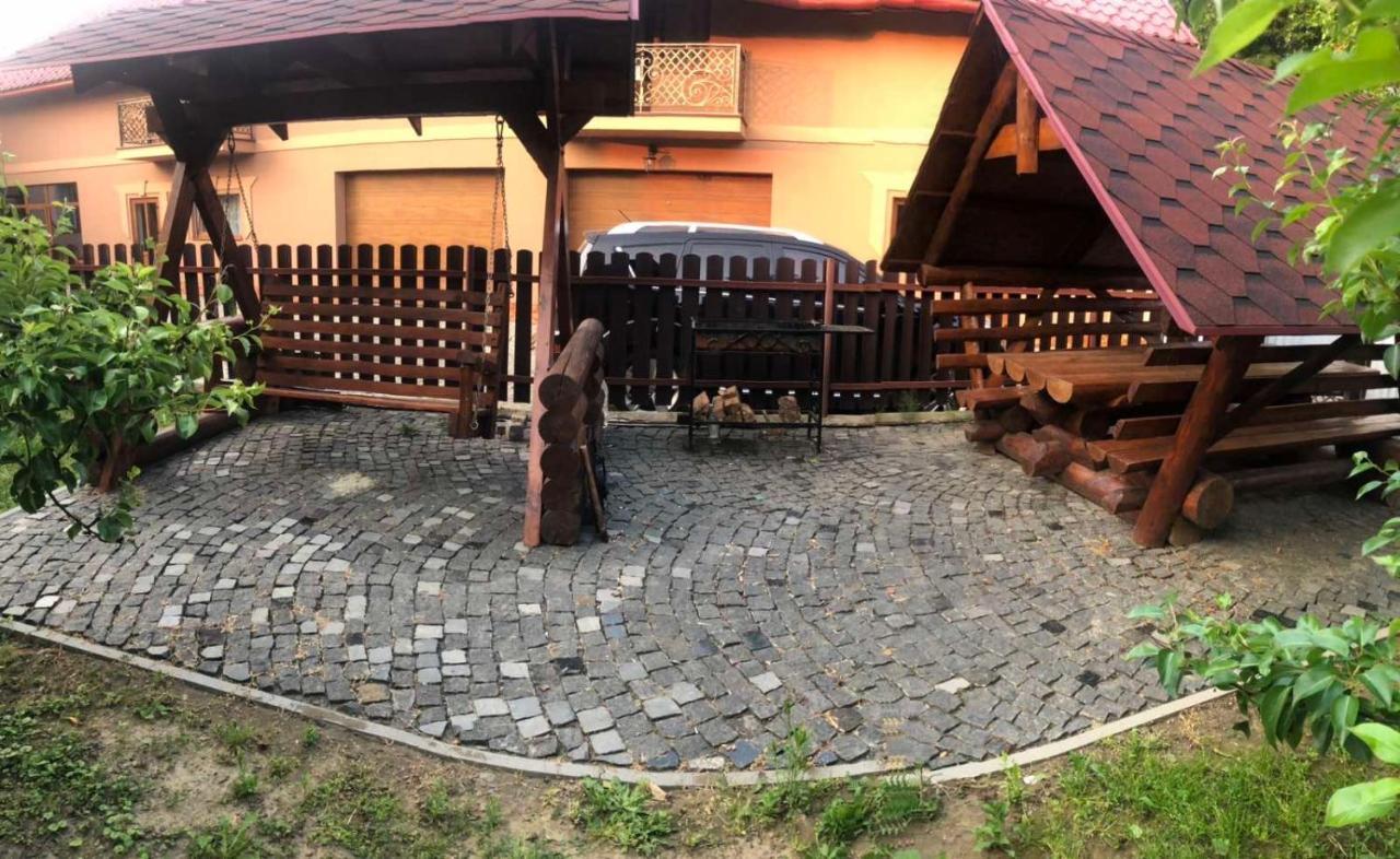 Катерина Hotel Chynadiyovo Exterior foto